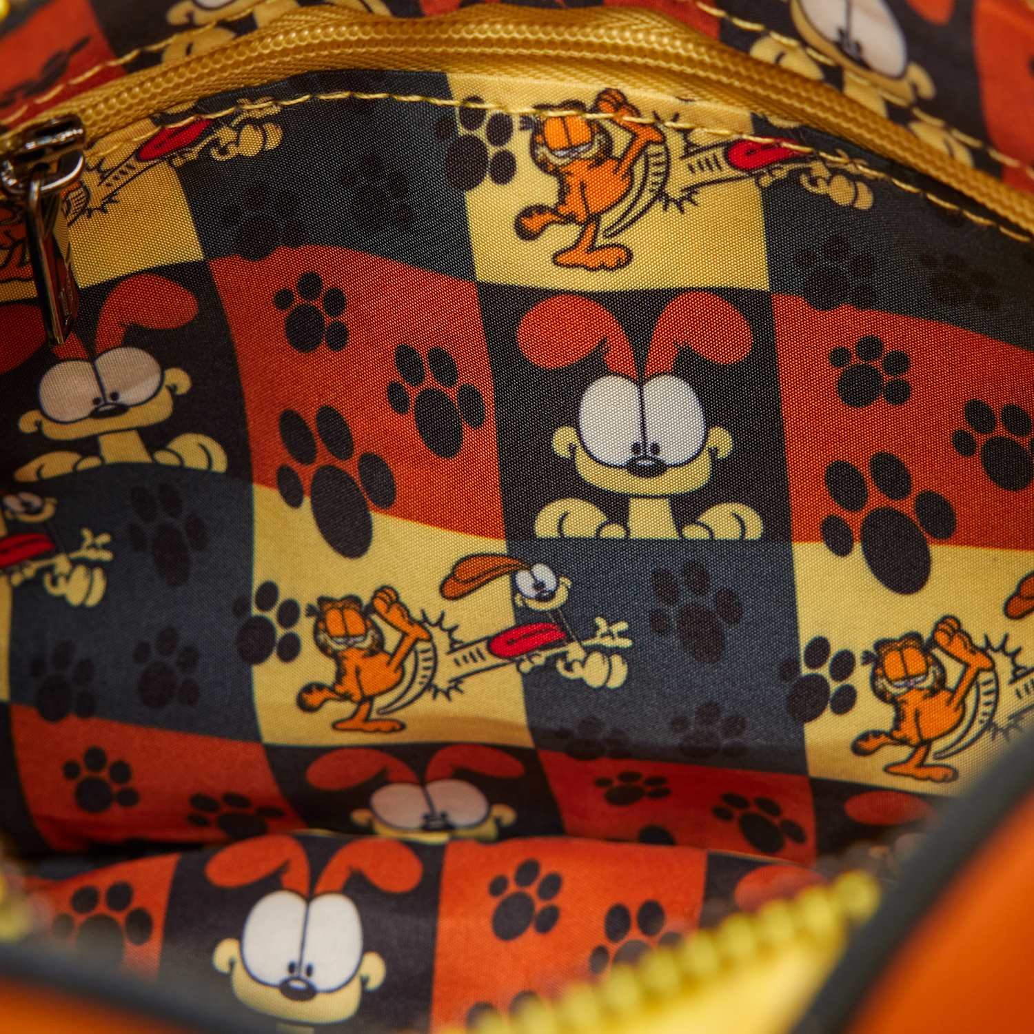 Nickelodeon Garfield Odie Crossbody Bag – Loungefly - 19th September